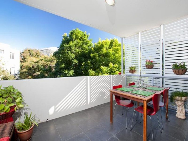 16/2 Campbell St, Toowong QLD 4066