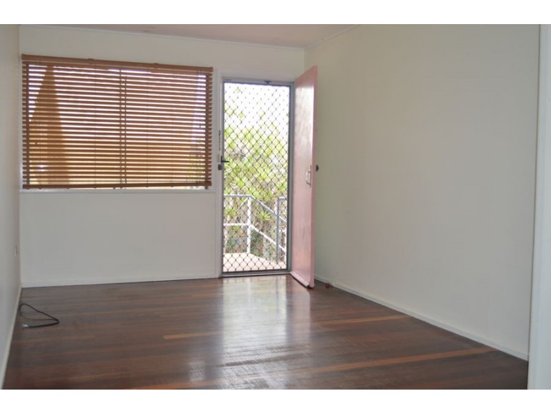 Unit 2 – 43 Holland Rd, Holland Park QLD 4121