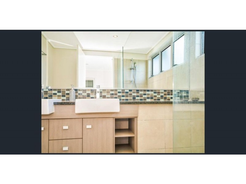 9/10 Grand Pde, Kawana Island QLD 4575