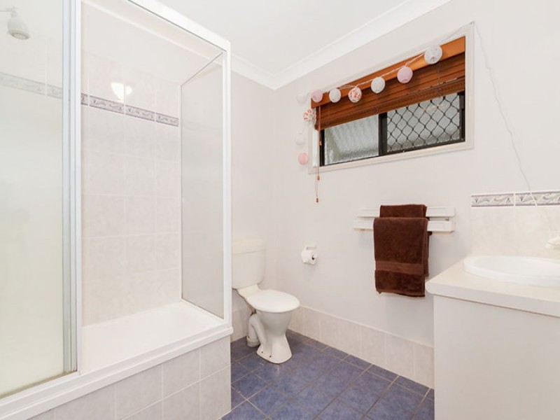 8 Manson Pde, Yeronga QLD 4104
