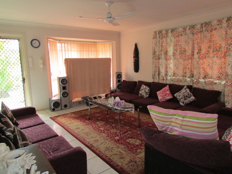 9 Lawrence Close, Robertson QLD 4109