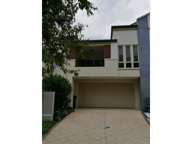 23 Greenway Cct, Mount Ommaney QLD 4074