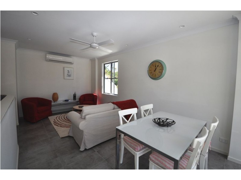 8/8 Priory St., Indooroopilly QLD 4068