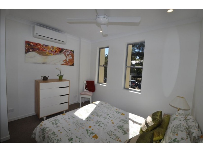 8/8 Priory St., Indooroopilly QLD 4068