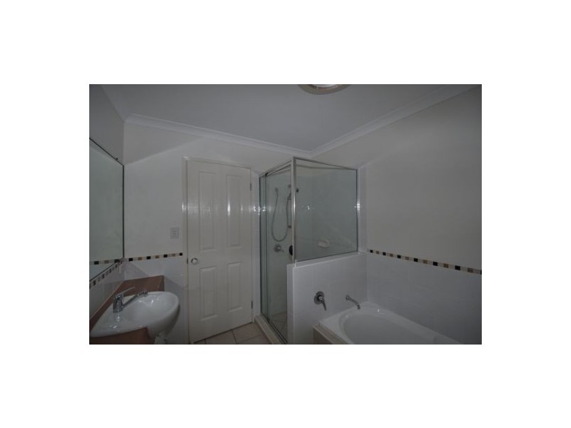 3/9 Pamela Place, Kenmore QLD 4069