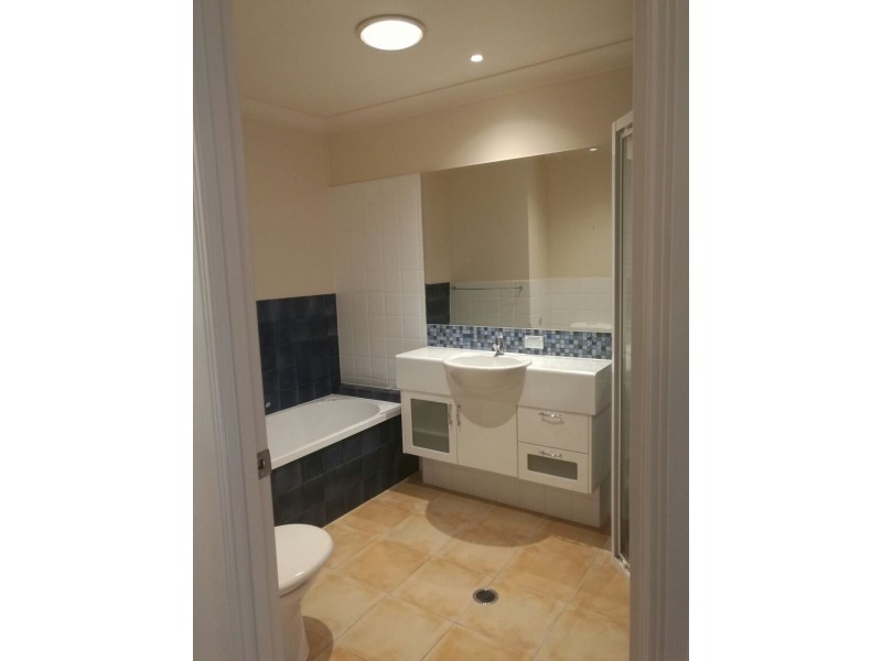 1018 1 the cove crescent, Carrara QLD 4211