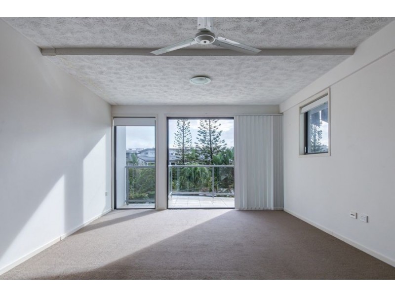 27/10 Grand Pde, Kawana Island QLD 4575