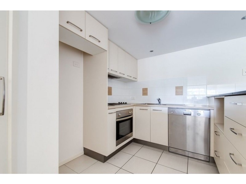 27/10 Grand Pde, Kawana Island QLD 4575