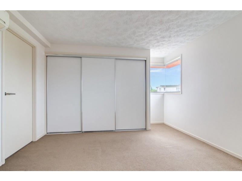 27/10 Grand Pde, Kawana Island QLD 4575