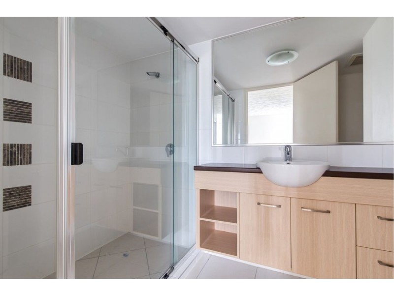 27/10 Grand Pde, Kawana Island QLD 4575