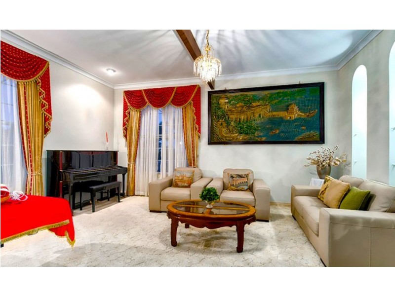 235 MOUNT OMMANEY DRIVE, Mount Ommaney QLD 4074