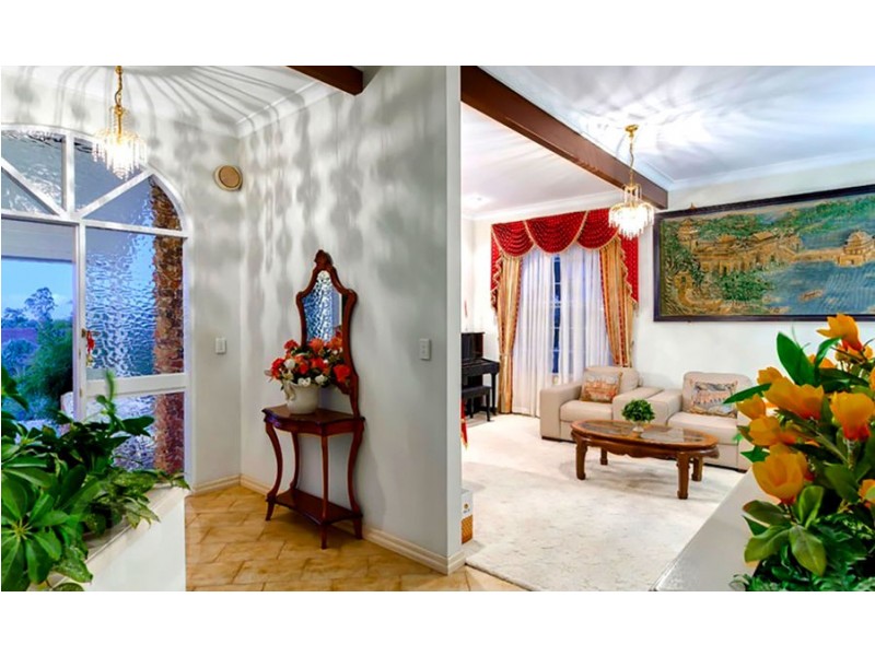 235 MOUNT OMMANEY DRIVE, Mount Ommaney QLD 4074