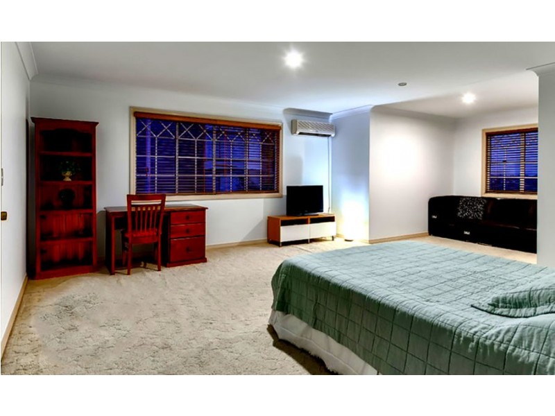 235 MOUNT OMMANEY DRIVE, Mount Ommaney QLD 4074