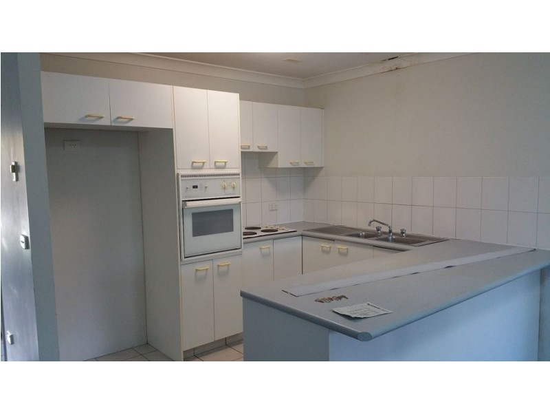 1 20 Huth Street, Labrador QLD 4215