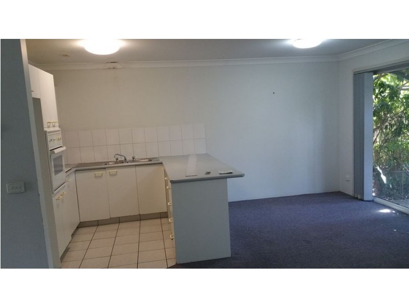 1 20 Huth Street, Labrador QLD 4215