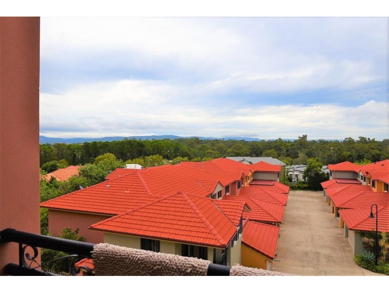 39/2 Geraldton Drive, Varsity Lakes QLD 4227