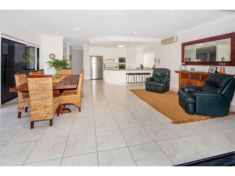 1123 Beechwood Drive, Hope Island QLD 4212