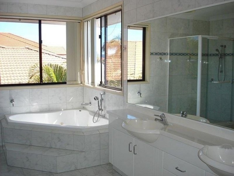 1123 Beechwood Drive, Hope Island QLD 4212