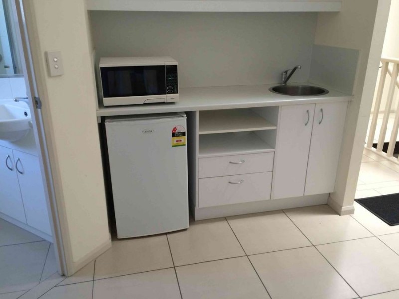 2/8 Hinley Avenue, Maroochydore QLD 4558