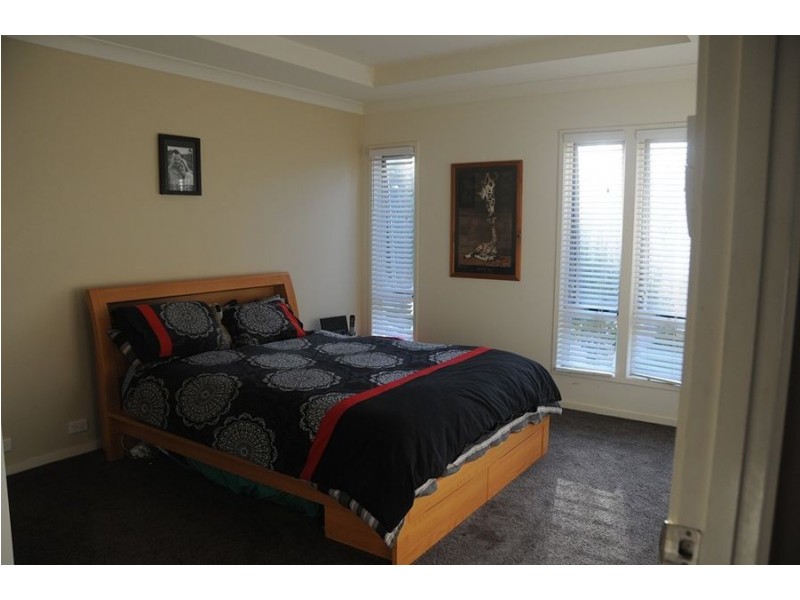 23 Greenway Cct, Mount Ommaney QLD 4074