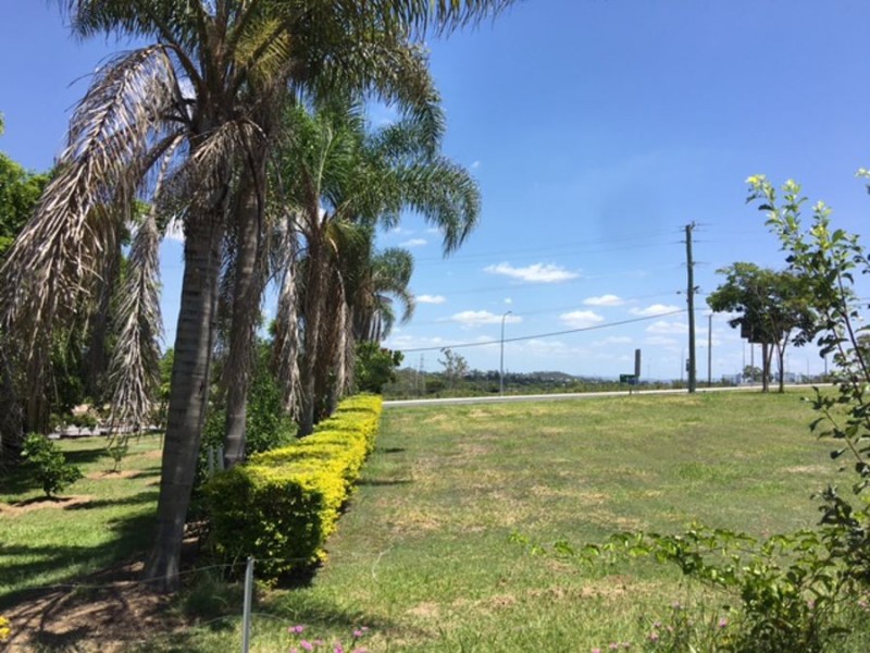 907 Mount Gravatt Capalaba Rd,, Mackenzie QLD 4156