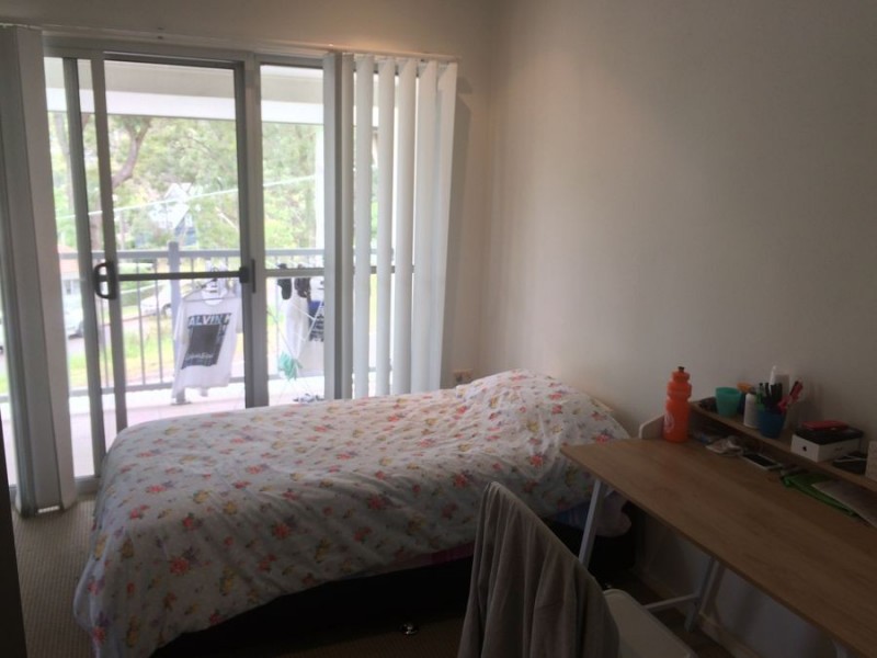 2/106 Carmody Rd, St Lucia QLD 4067