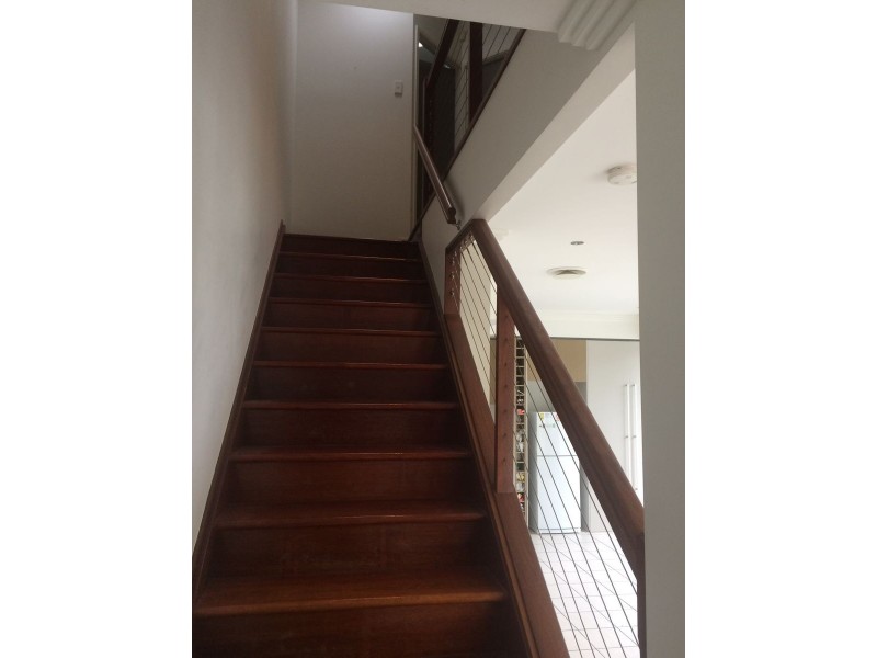 2/106 Carmody Rd, St Lucia QLD 4067