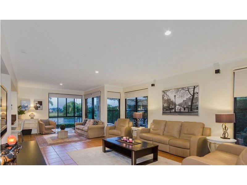 10 Staysail Crescent, Clear Island Waters QLD 4226