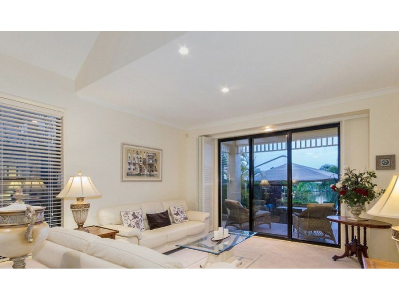 10 Staysail Crescent, Clear Island Waters QLD 4226