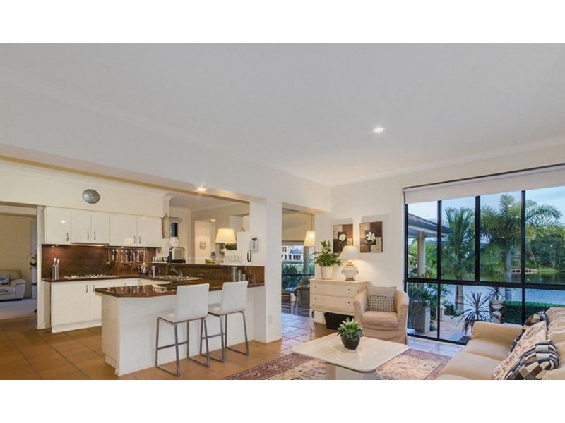 10 Staysail Crescent, Clear Island Waters QLD 4226