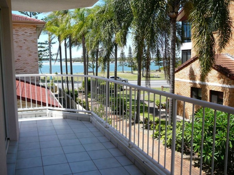 496 Marrie Parade, Biggera Waters QLD 4216