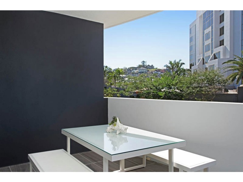 802/8 Hunt Street, Hamilton QLD 4007