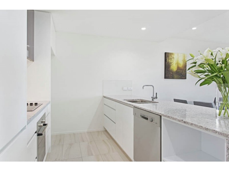 802/8 Hunt Street, Hamilton QLD 4007
