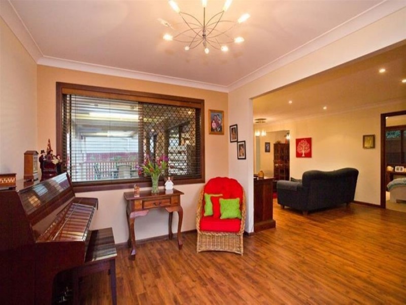 32 Mapleleaf Street, Eight Mile Plains QLD 4113