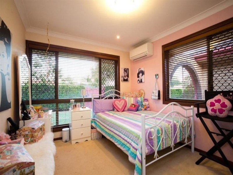 32 Mapleleaf Street, Eight Mile Plains QLD 4113