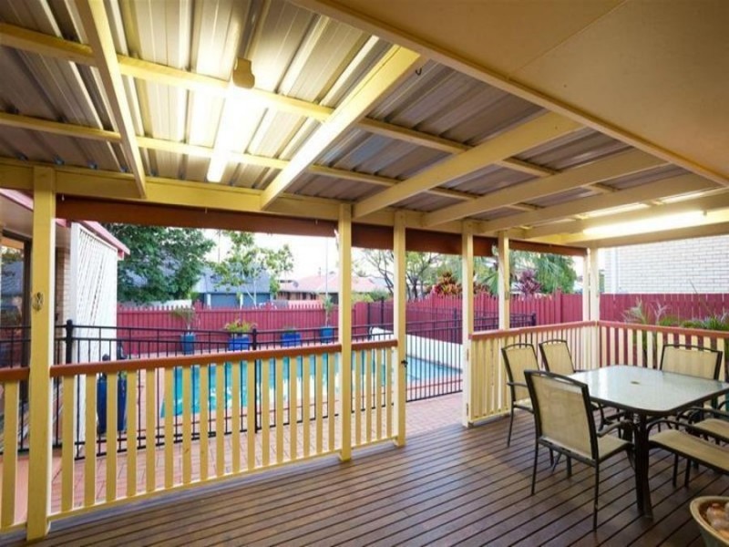 32 Mapleleaf Street, Eight Mile Plains QLD 4113