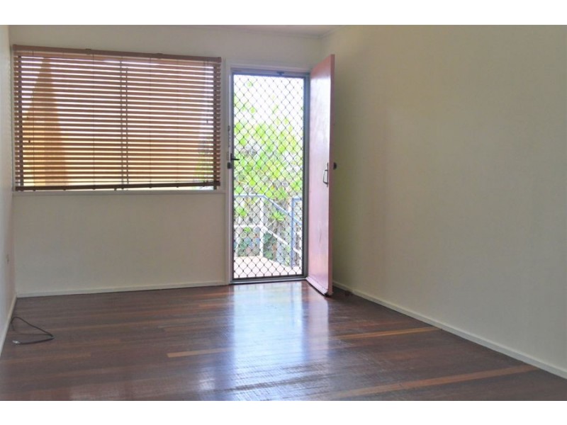 Unit 2 43 Holland Rd, Holland Park QLD 4121