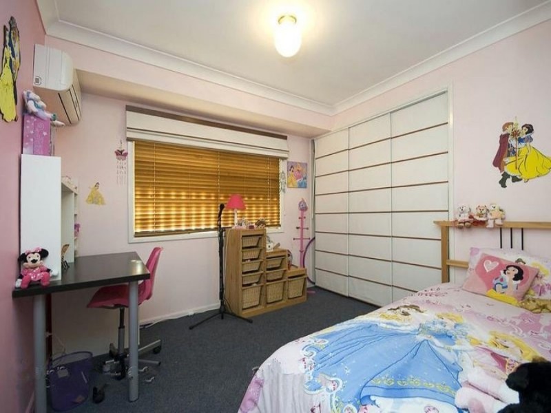 18 Lutton Ct, Boronia Heights QLD 4124