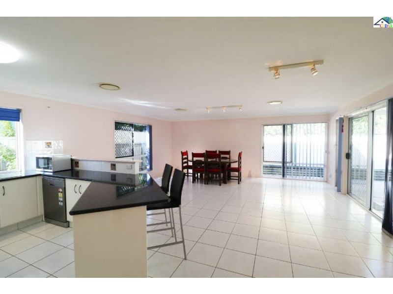 19 Pembridge Place, Carindale QLD 4152