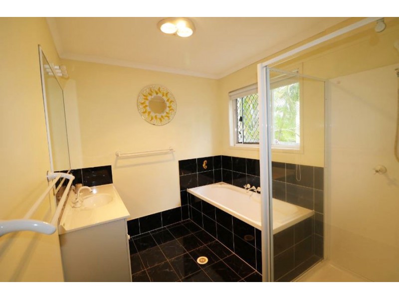 19 Pembridge Place, Carindale QLD 4152