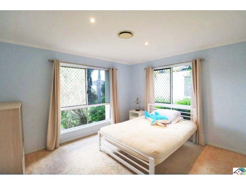 19 Pembridge Place, Carindale QLD 4152