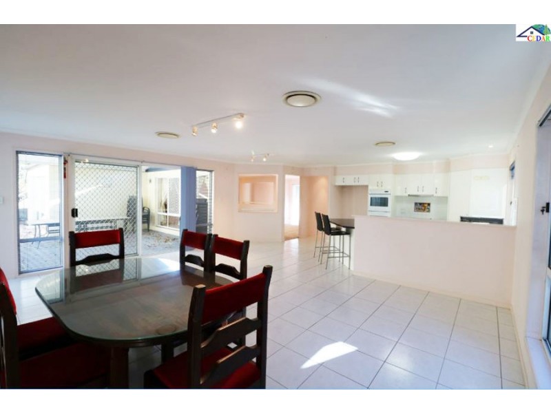 19 Pembridge Place, Carindale QLD 4152