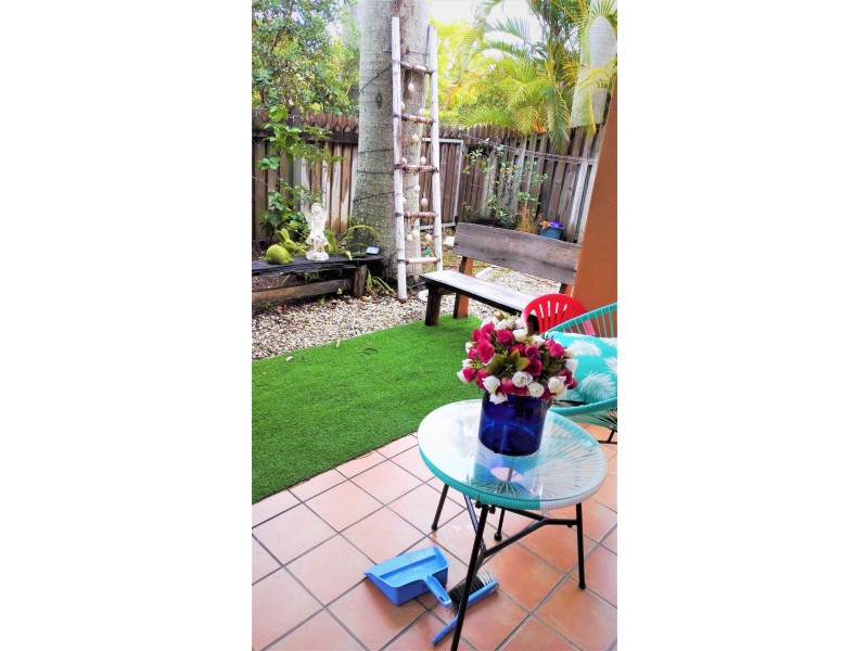 18/1 Warbler Parade, Varsity Lakes QLD 4227