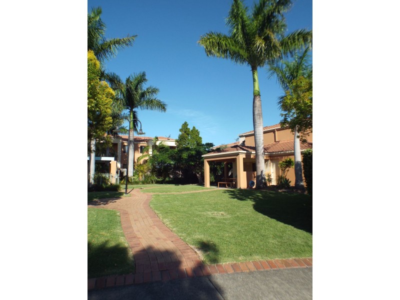 18/1 Warbler Parade, Varsity Lakes QLD 4227