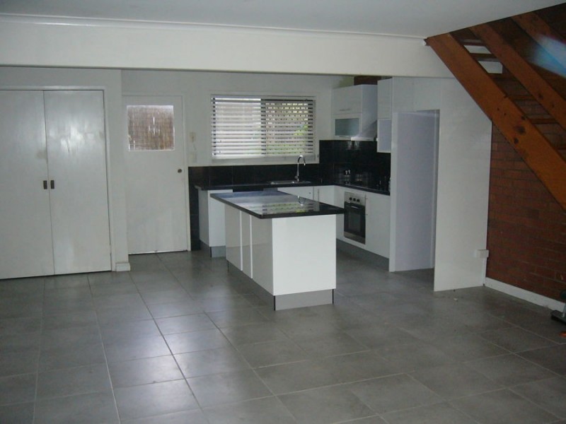 16 / 127 Barbaralla Drive, Springwood QLD 4127