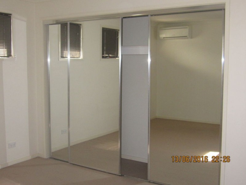 74 Greenway Cct, Mount Ommaney QLD 4074