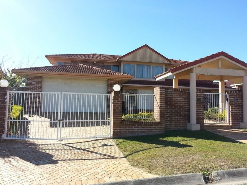 82 Lindfield Circuit, Robertson QLD 4109