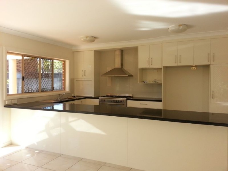 82 Lindfield Circuit, Robertson QLD 4109