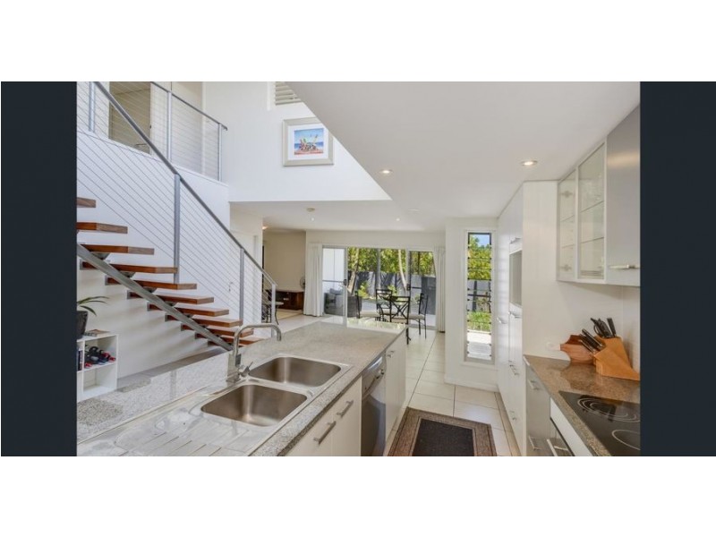 5/10 Grand Pde, Kawana Island QLD 4575