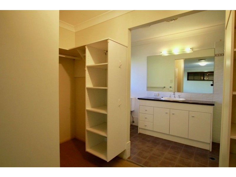 139A Carmody Rd, St Lucia QLD 4067